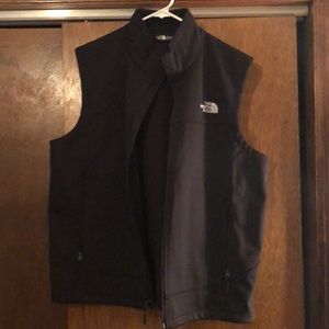 North face vest size LG new without tags